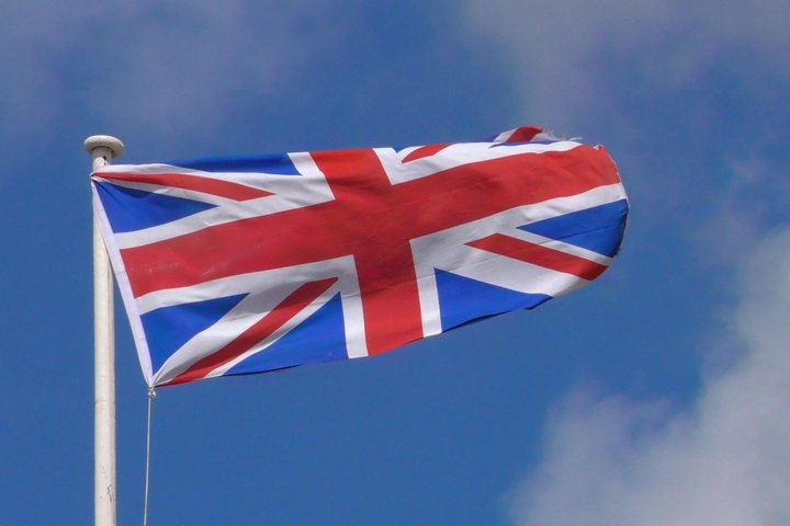 В Великобритании потребовали вотума недоверия премьер-министру Стармеру