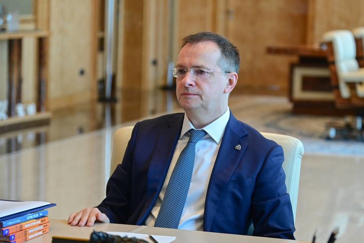 «Пожить, поработать, выучить язык»: Мединский раскрыл иностранцам путь к пониманию России